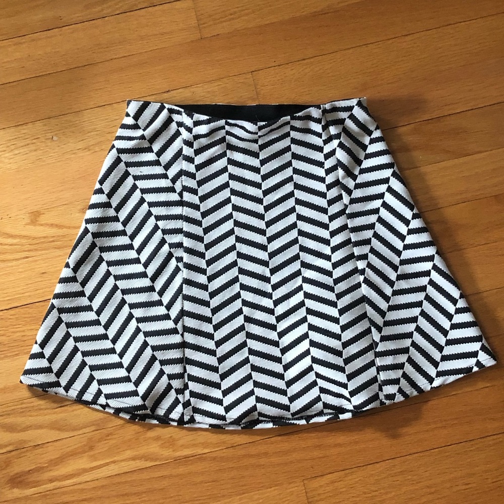 ZARA SKIRT cute casual soft and STRECHY